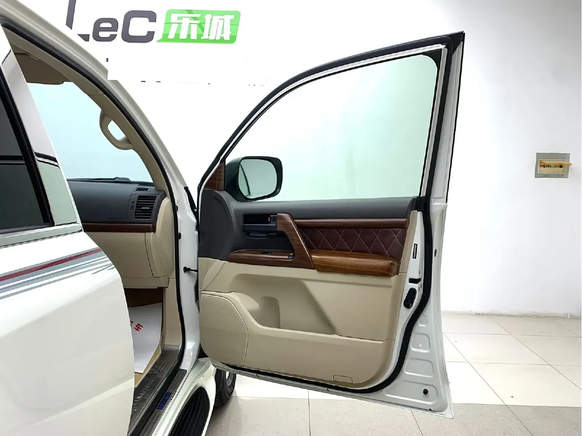 2016 Toyota Land Cruiser 4.0L 275HP V6 5AT,autocango,china used car exporter,china ev exporter,chinese used car exporter,chinese used ev exporter