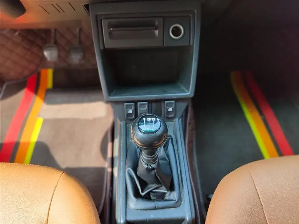 2004 Volkswagen Santana Classic 1.6L 87HP L4 5MT,autocango,china used car exporter,china ev exporter,chinese used car exporter,chinese used ev exporter