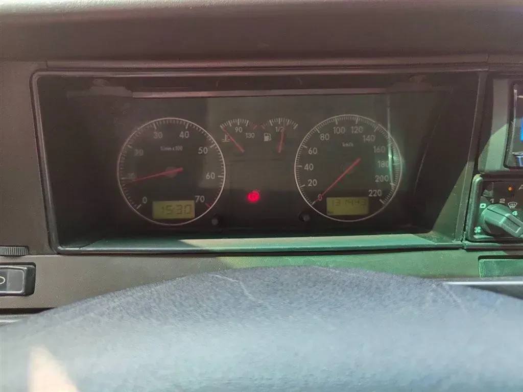 2004 Volkswagen Santana Classic 1.6L 87HP L4 5MT,autocango,china used car exporter,china ev exporter,chinese used car exporter,chinese used ev exporter