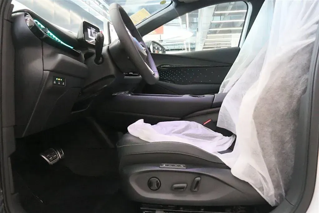 2024 Volkswagen ID.UNYX BEV 82.4KWH,autocango,china used car exporter,china ev exporter,chinese used car exporter,chinese used ev exporter