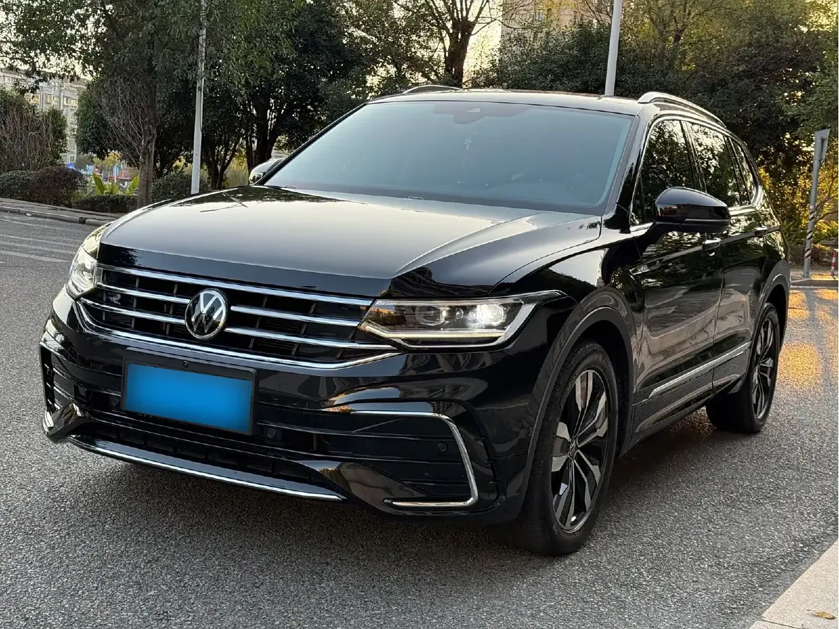 2023 Volkswagen Tiguan L 2.0T 186HP L4 7DCT
