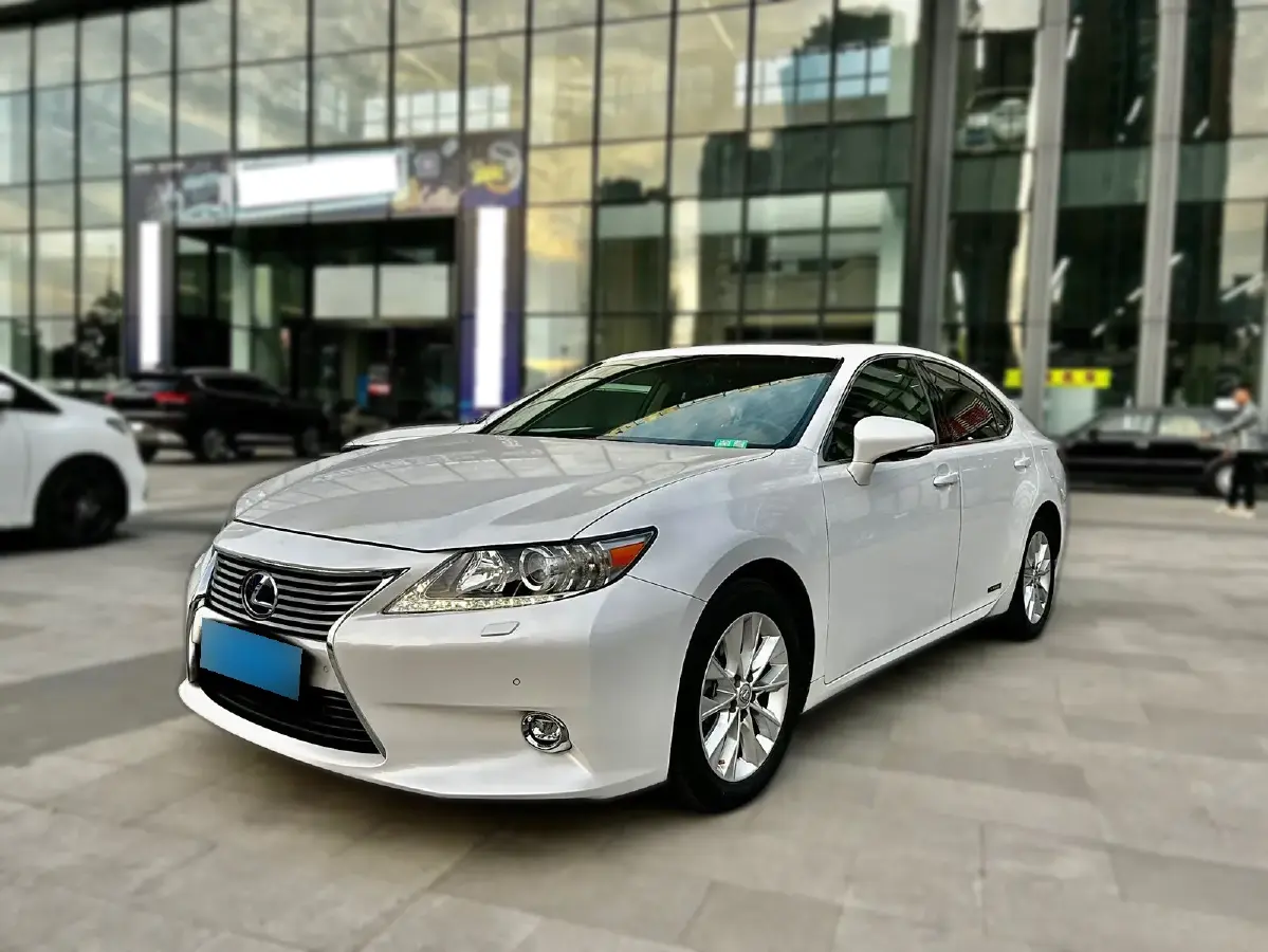 2014 Lexus ES 2.5L 160HP L4 E-CVT Hybrid