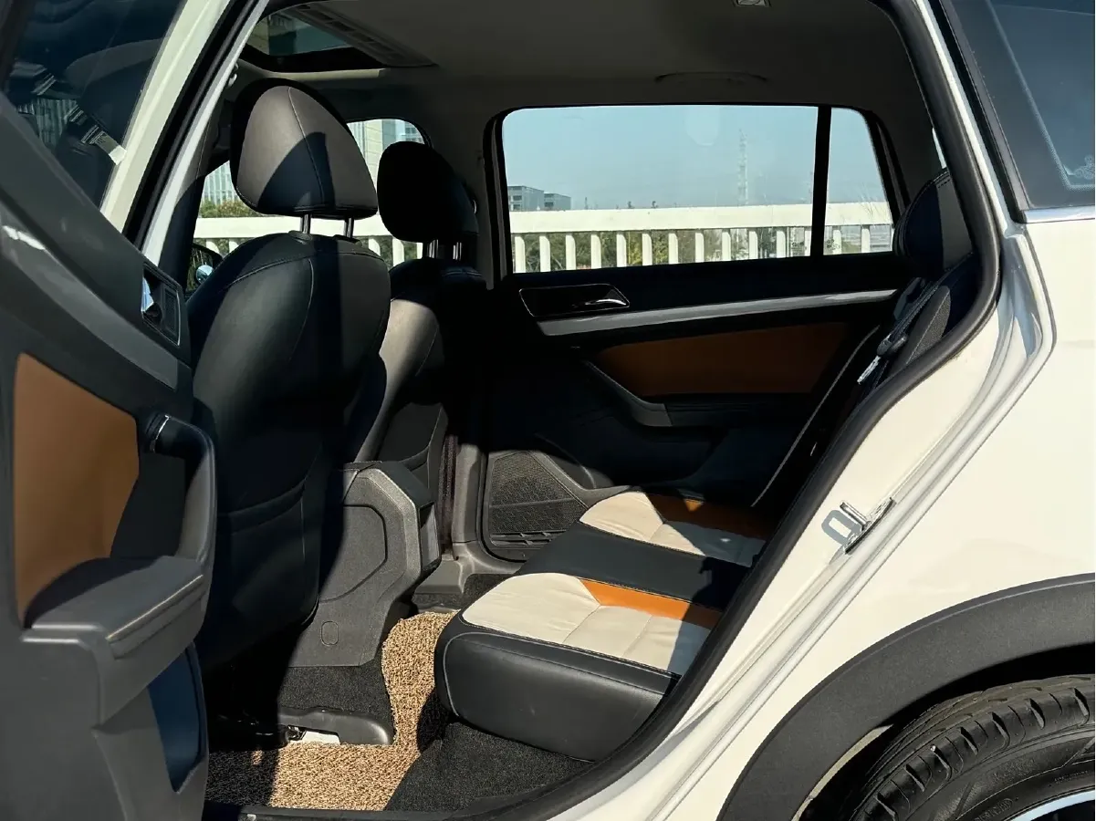 2016 Volkswagen Cross Lavida 1.6L 110HP L4 6AT,autocango,china used car exporter,china ev exporter,chinese used car exporter,chinese used ev exporter