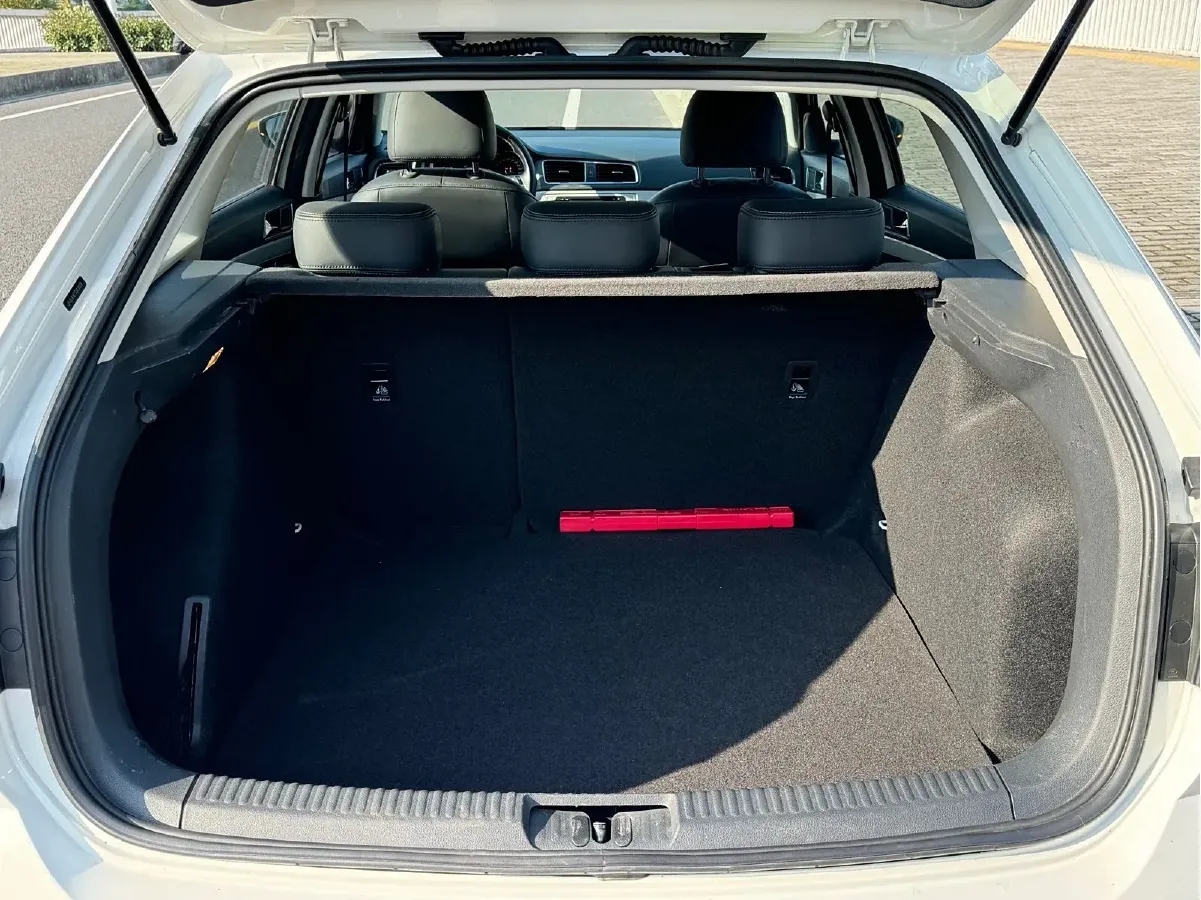 2016 Volkswagen Cross Lavida 1.6L 110HP L4 6AT,autocango,china used car exporter,china ev exporter,chinese used car exporter,chinese used ev exporter