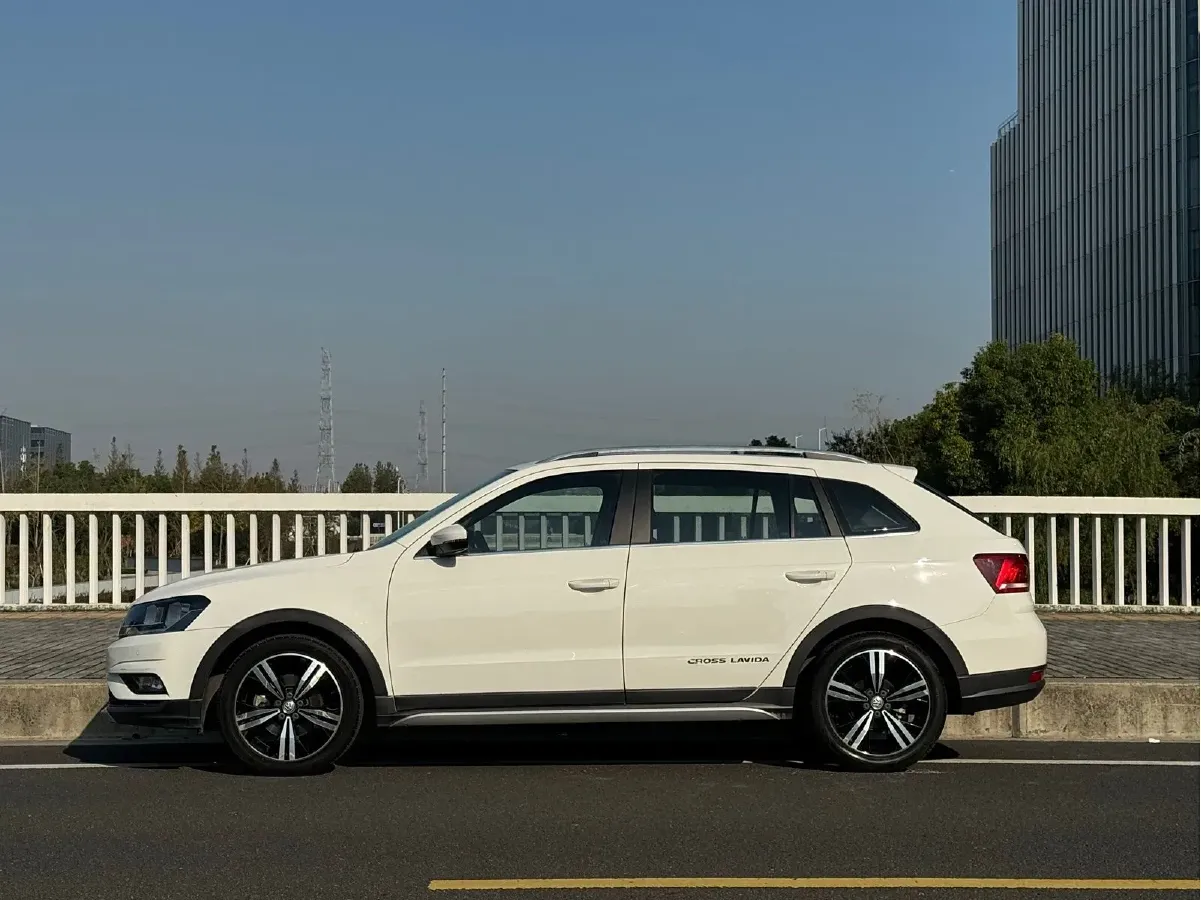 2016 Volkswagen Cross Lavida 1.6L 110HP L4 6AT,autocango,china used car exporter,china ev exporter,chinese used car exporter,chinese used ev exporter