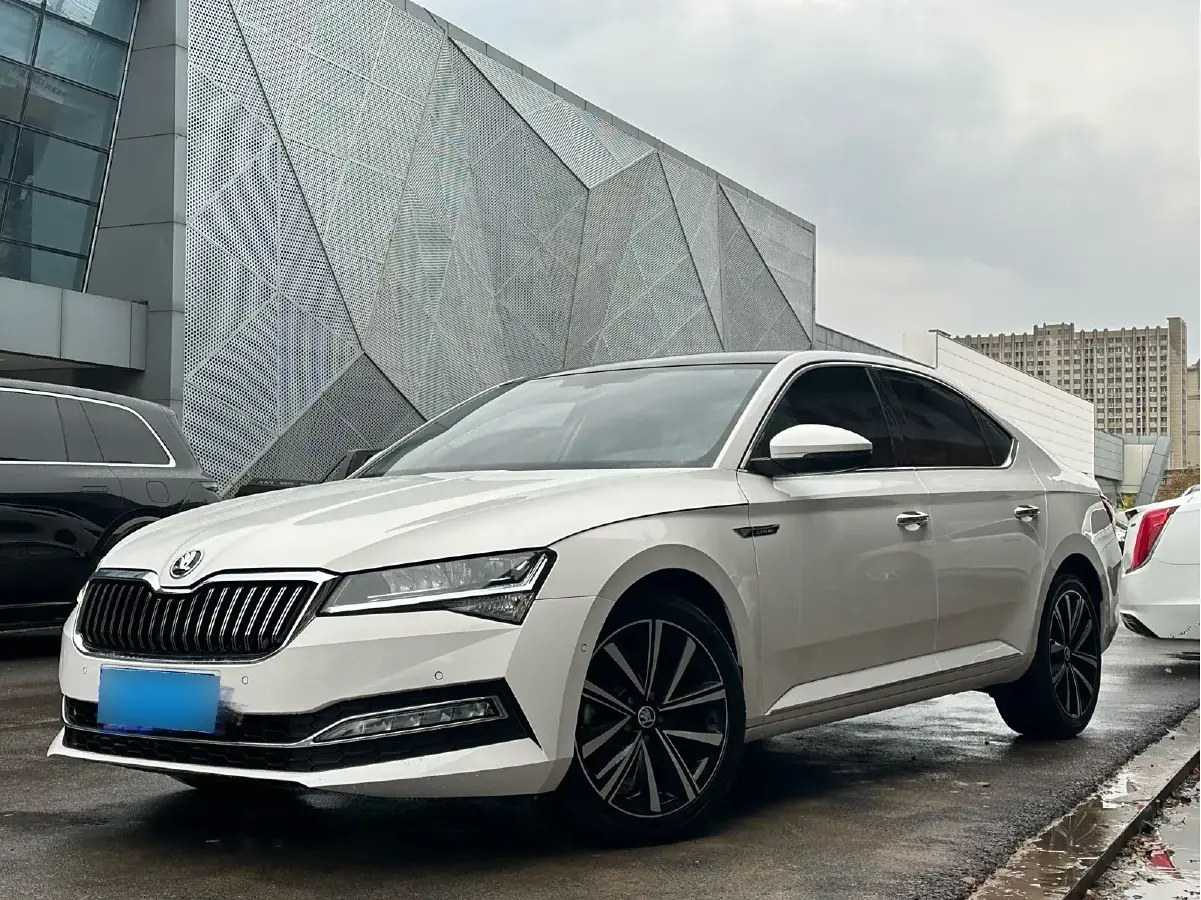 2021 Skoda Superb 2.0T 186HP L4 7DCT
