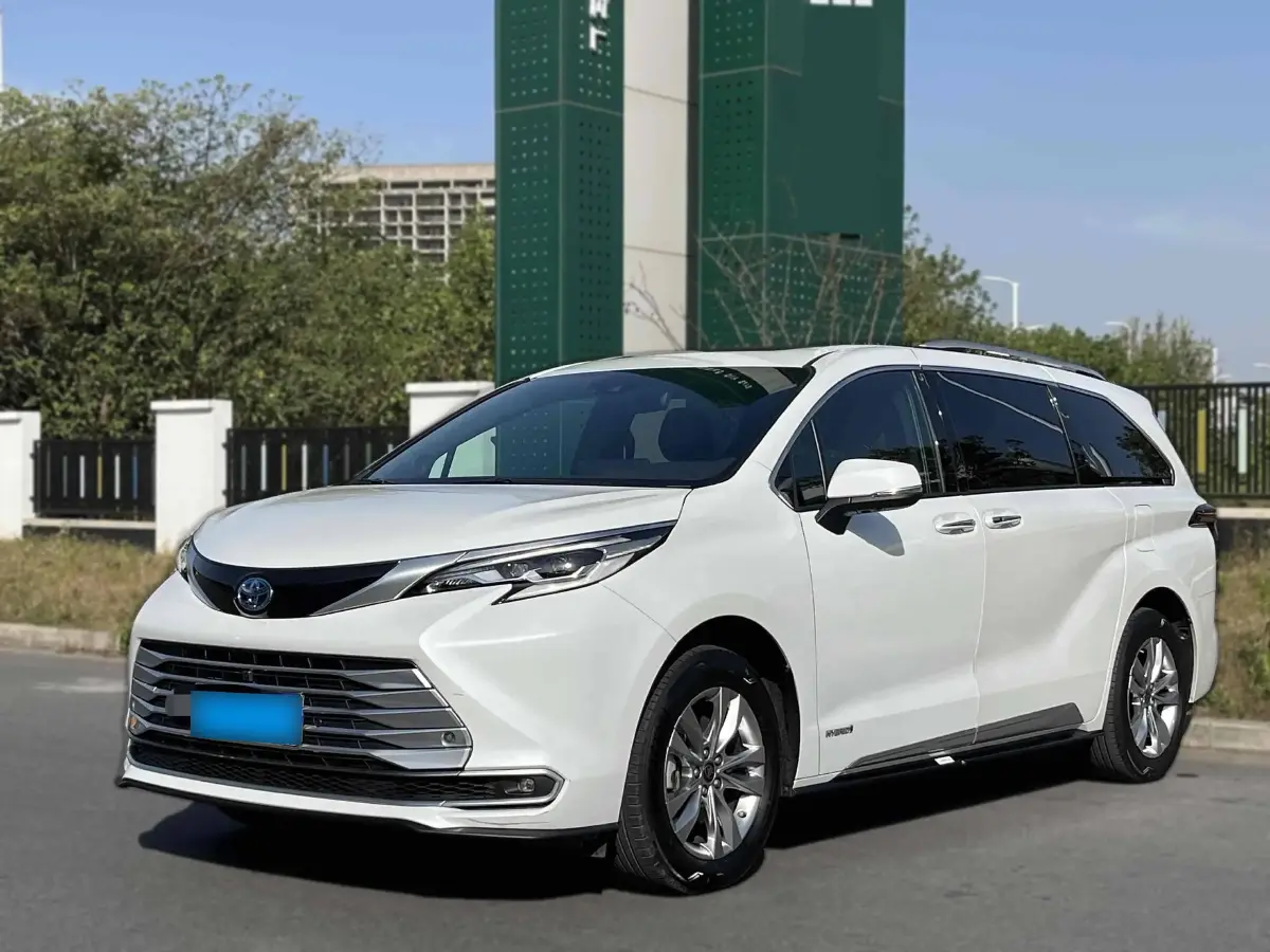 2021 Toyota Sienna 2.5L 192HP L4 E-CVT Hybrid