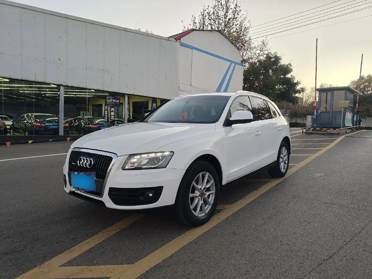 2012 Audi Q5 2.0T 211HP L4 8AT