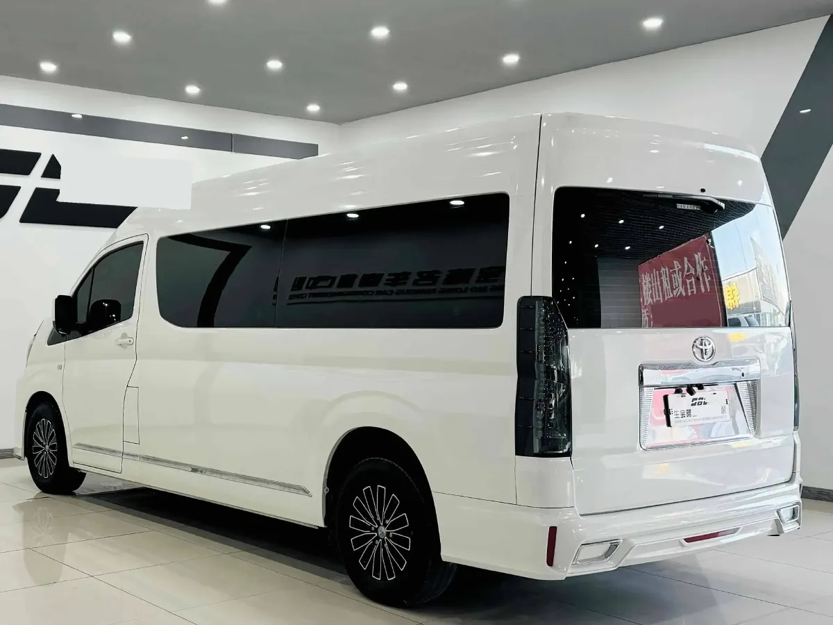 2011 Toyota Hiace 2.7L 154HP L4 4AT,autocango,china used car exporter,china ev exporter,chinese used car exporter,chinese used ev exporter