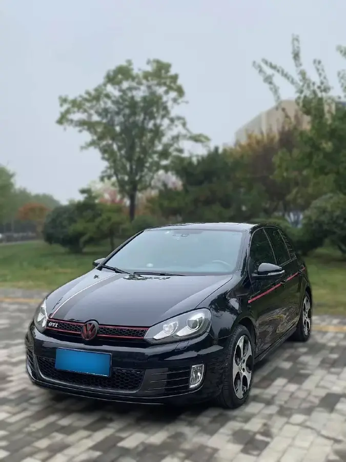 2012 Volkswagen GolfGTI 2.0T 200HP L4 6DCT
