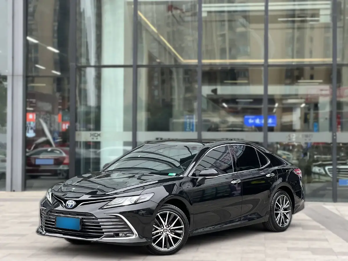 2021 Toyota Camry 2.5L 178HP L4 E-CVT Hybrid