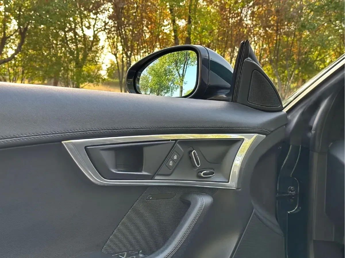 2021 Jaguar F-TYPE 2.0T 300HP L4 8AT,autocango,china used car exporter,china ev exporter,chinese used car exporter,chinese used ev exporter