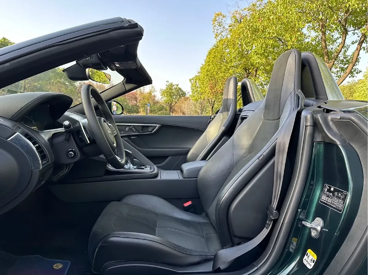 2021 Jaguar F-TYPE 2.0T 300HP L4 8AT,autocango,china used car exporter,china ev exporter,chinese used car exporter,chinese used ev exporter