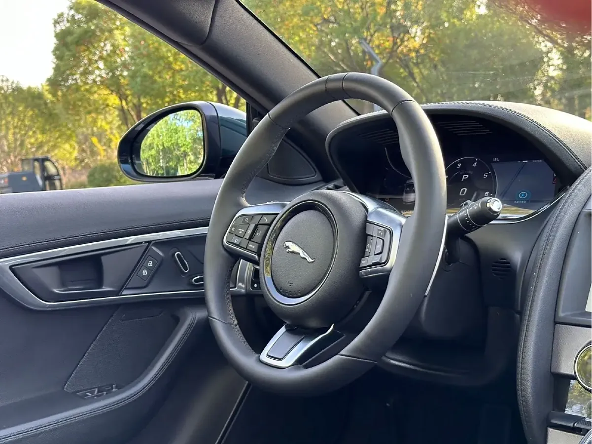 2021 Jaguar F-TYPE 2.0T 300HP L4 8AT,autocango,china used car exporter,china ev exporter,chinese used car exporter,chinese used ev exporter