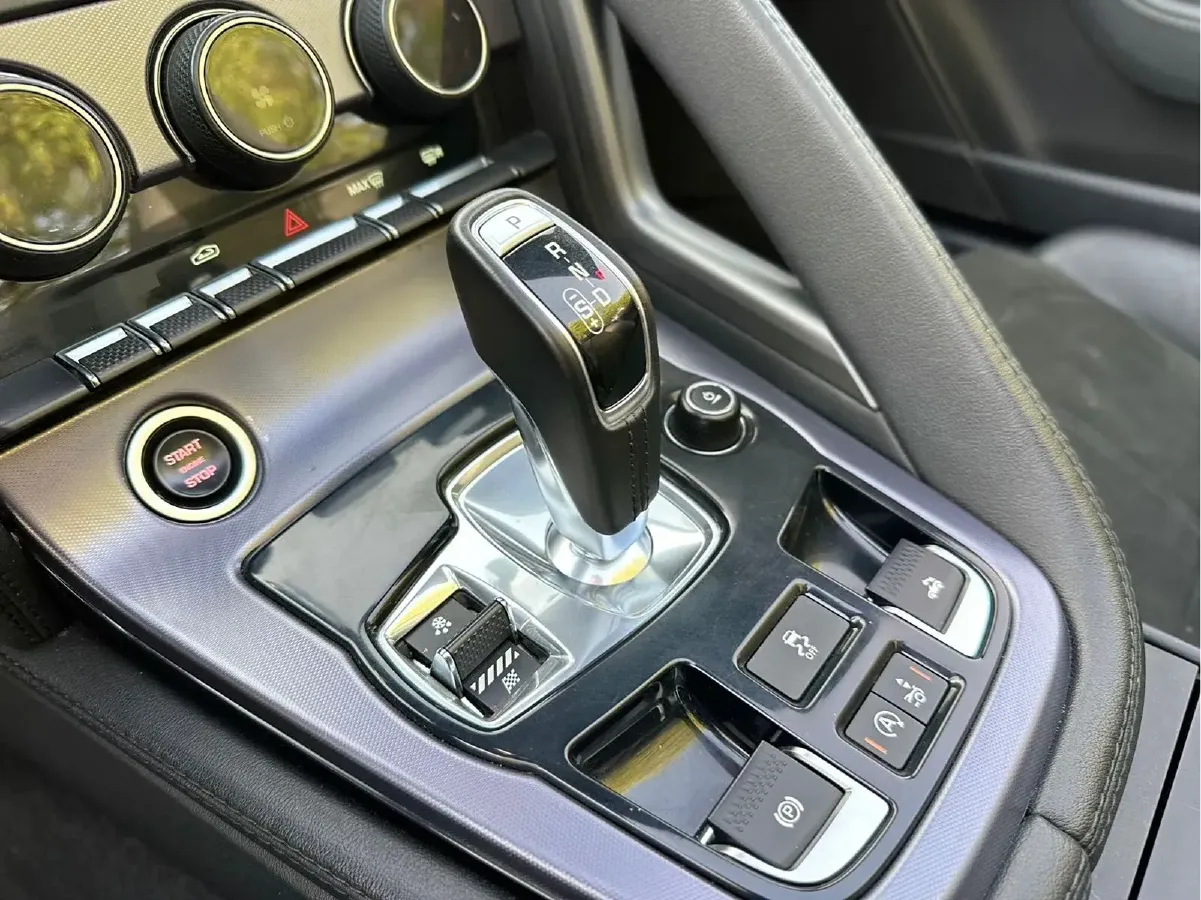 2021 Jaguar F-TYPE 2.0T 300HP L4 8AT,autocango,china used car exporter,china ev exporter,chinese used car exporter,chinese used ev exporter