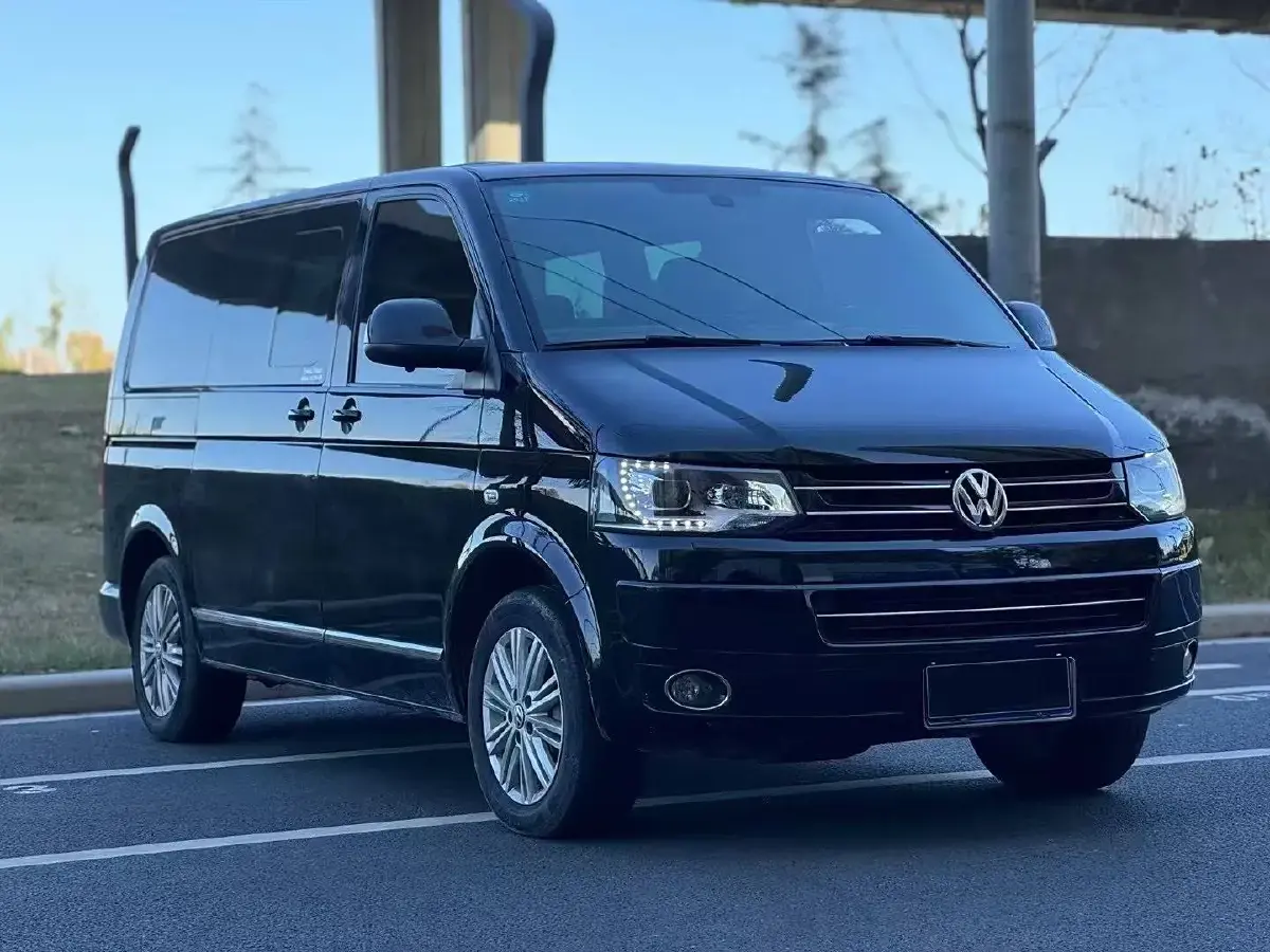 2012 Volkswagen Multivan 2.0T 204HP L4 7DCT