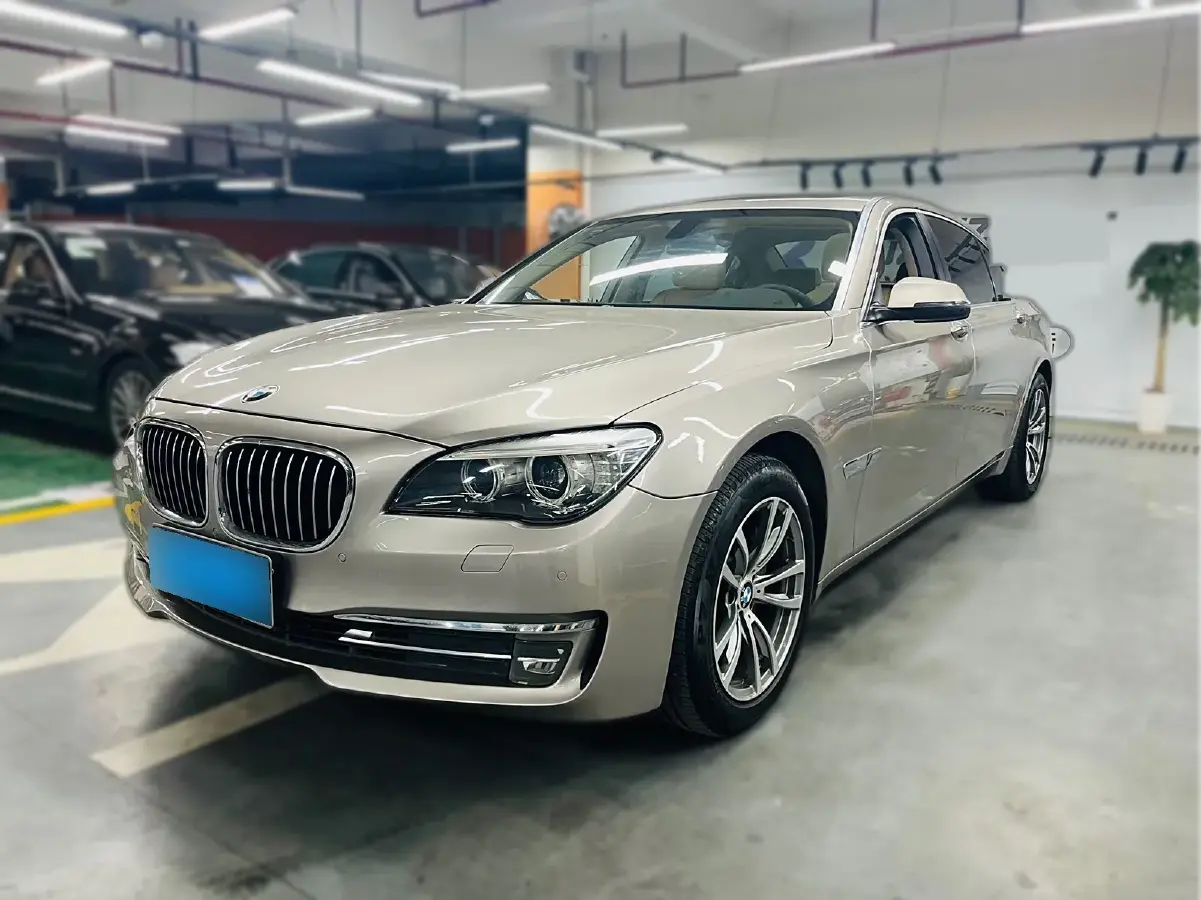 2013 BMW 7 Series 3.0L 258HP L6 8AT