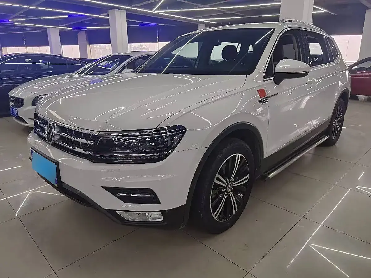 2017 Volkswagen Tiguan L 2.0T 220HP L4 7DCT