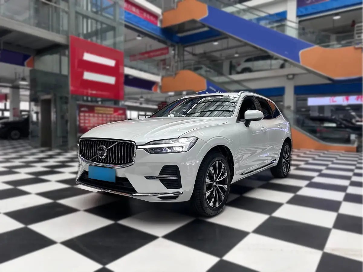 2024 Volvo XC60 2.0T 250HP L4 8AT