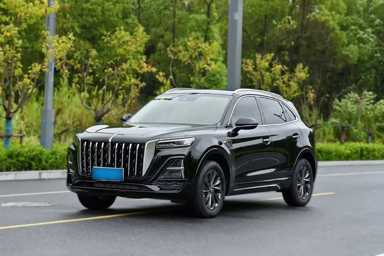 2023 HongQi HS5 2.0T 252HP L4 8AT