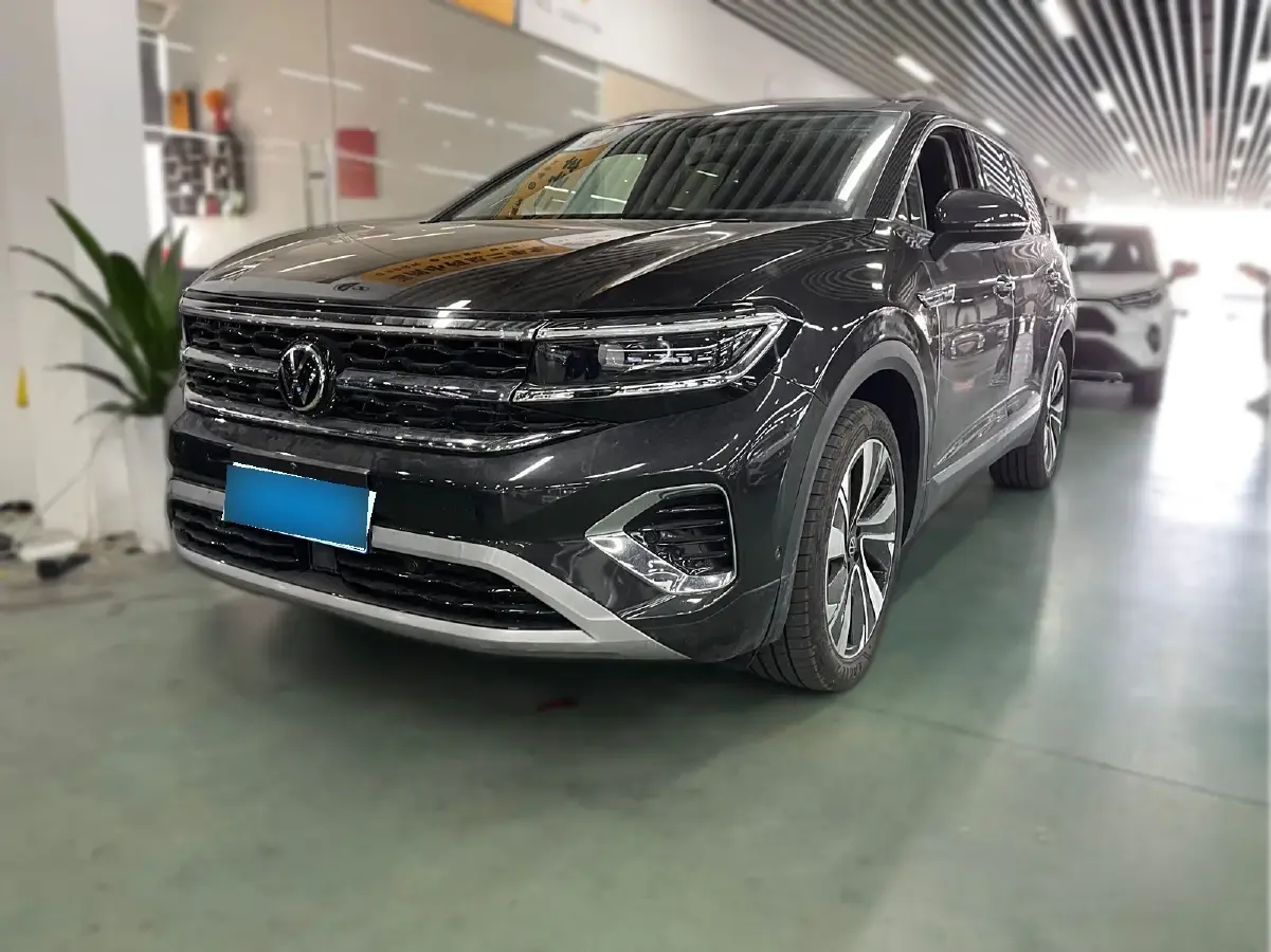 2023 Volkswagen Talagon 2.0T 220HP L4 7DCT