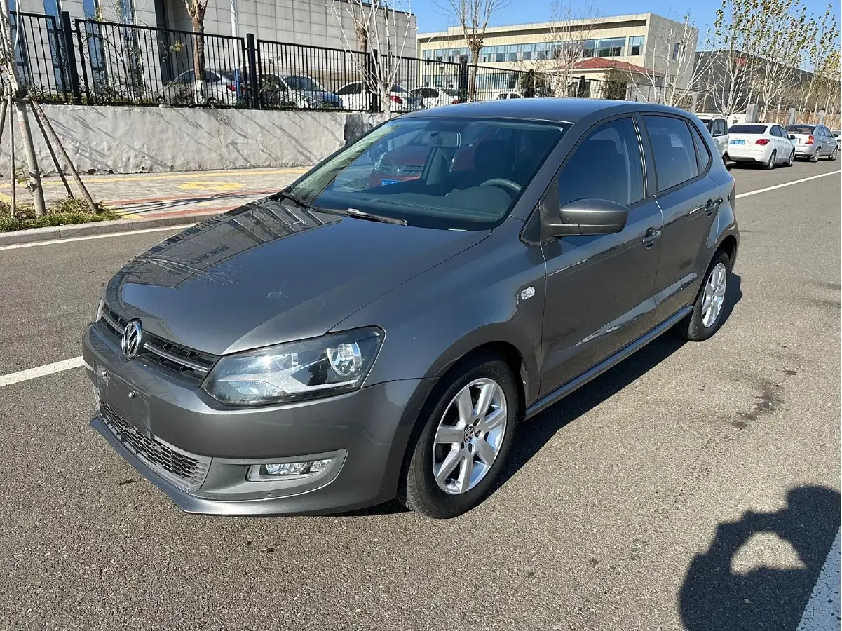 2013 Volkswagen Polo 1.4L 86HP L4 6AT