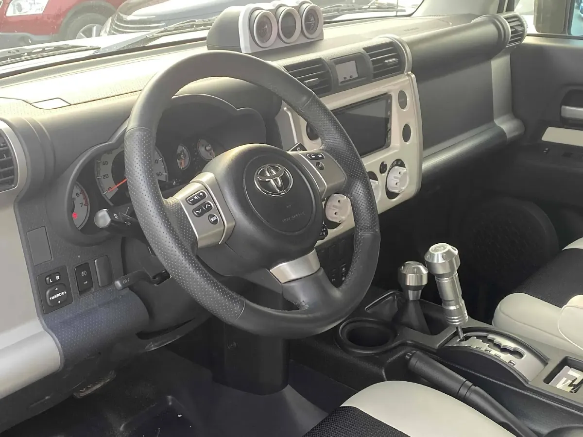 2013 Toyota FJ Cruiser 4.0L 272HP V6 5AT,autocango,china used car exporter,china ev exporter,chinese used car exporter,chinese used ev exporter