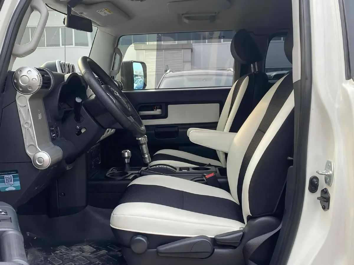 2013 Toyota FJ Cruiser 4.0L 272HP V6 5AT,autocango,china used car exporter,china ev exporter,chinese used car exporter,chinese used ev exporter