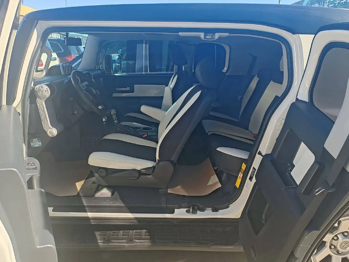 2013 Toyota FJ Cruiser 4.0L 272HP V6 5AT,autocango,china used car exporter,china ev exporter,chinese used car exporter,chinese used ev exporter