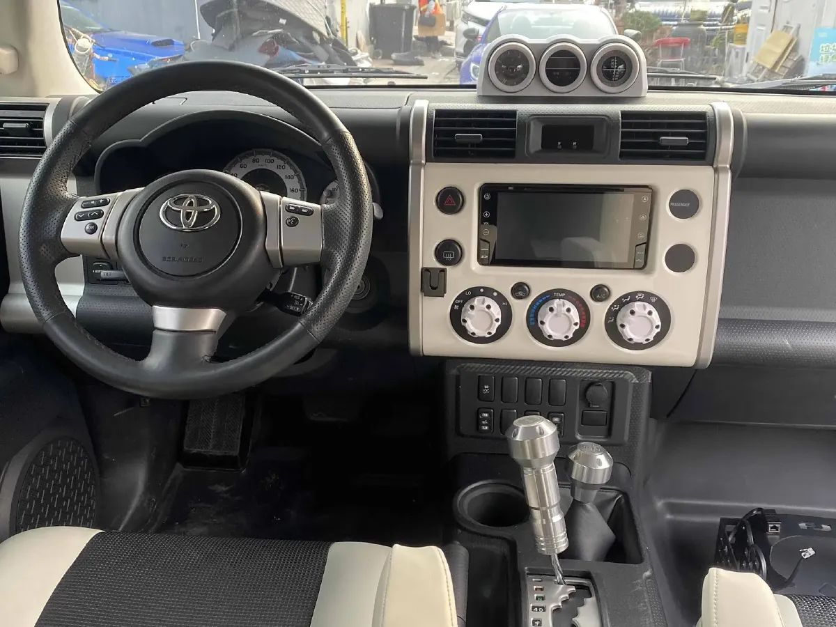 2013 Toyota FJ Cruiser 4.0L 272HP V6 5AT,autocango,china used car exporter,china ev exporter,chinese used car exporter,chinese used ev exporter