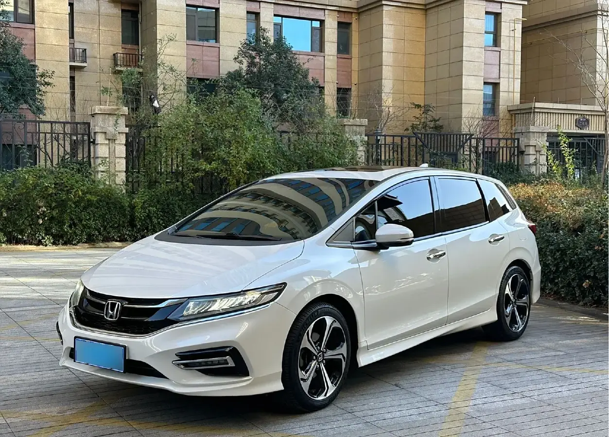 2017 Honda Jade 1.5T 156HP L4 CVT