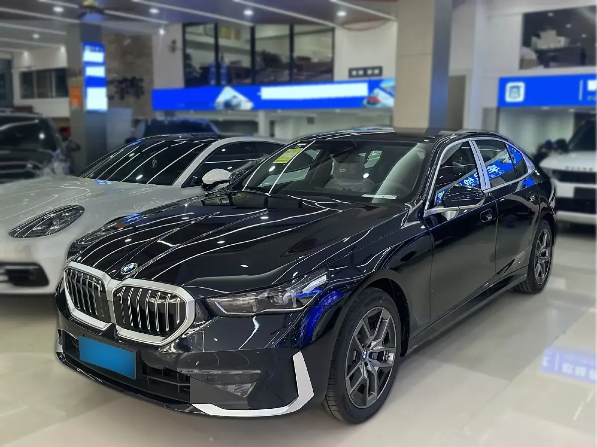 2024 BMW 5 Series 2.0T 258HP L4 8AT