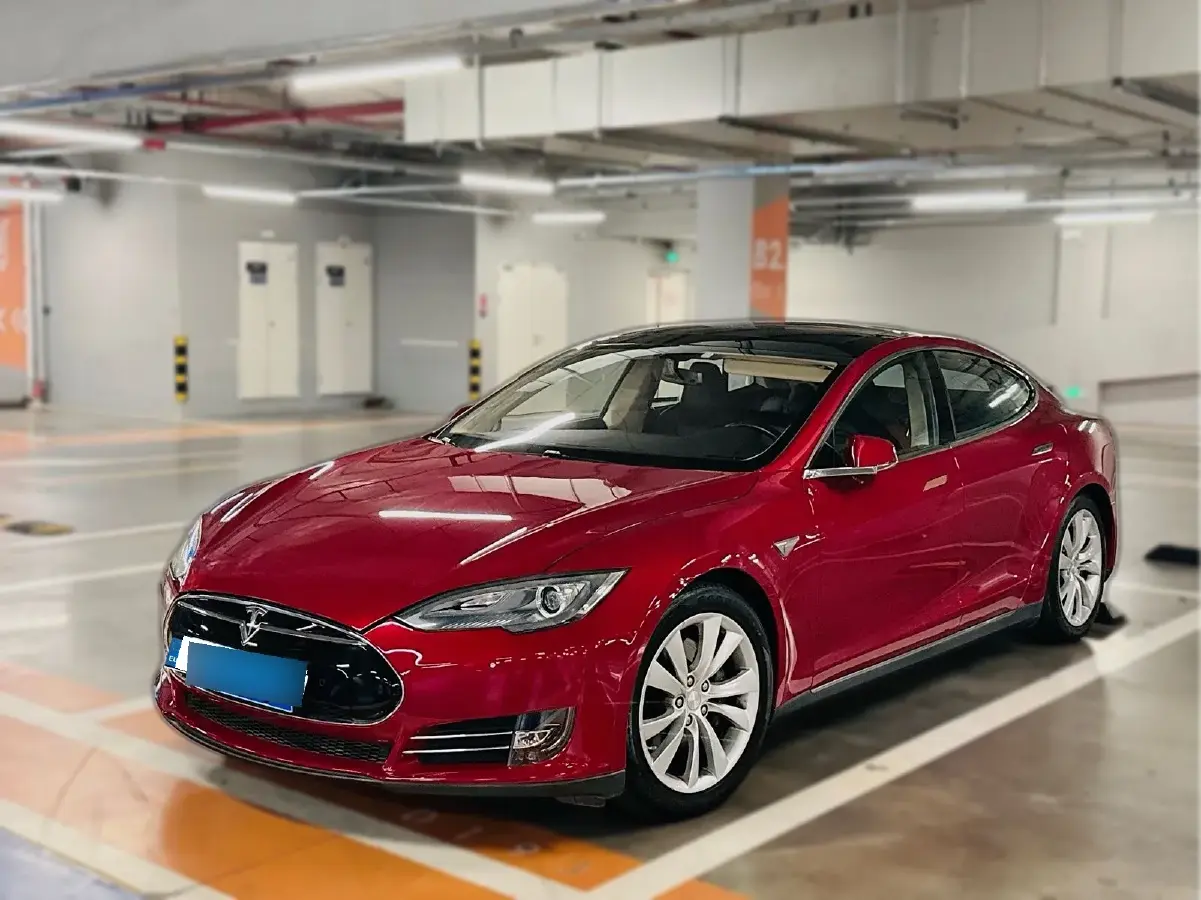2015 Tesla Model S BEV 85KWH
