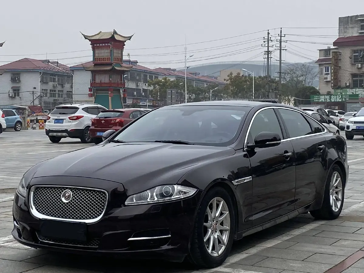 2014 Jaguar XJ 2.0T 240HP L4 8AT
