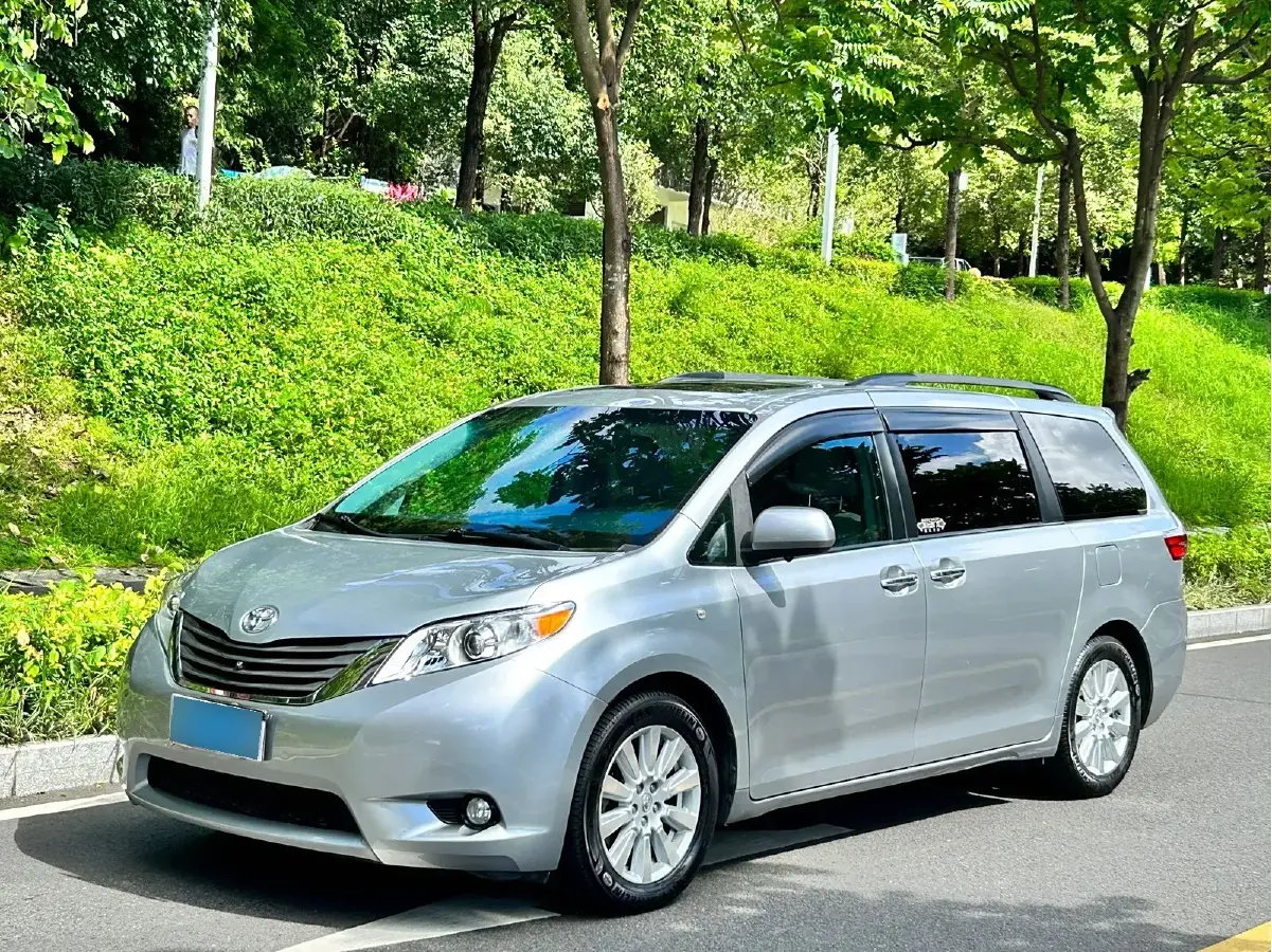 2011 Toyota Sienna 3.5L 269HP V6 6AT