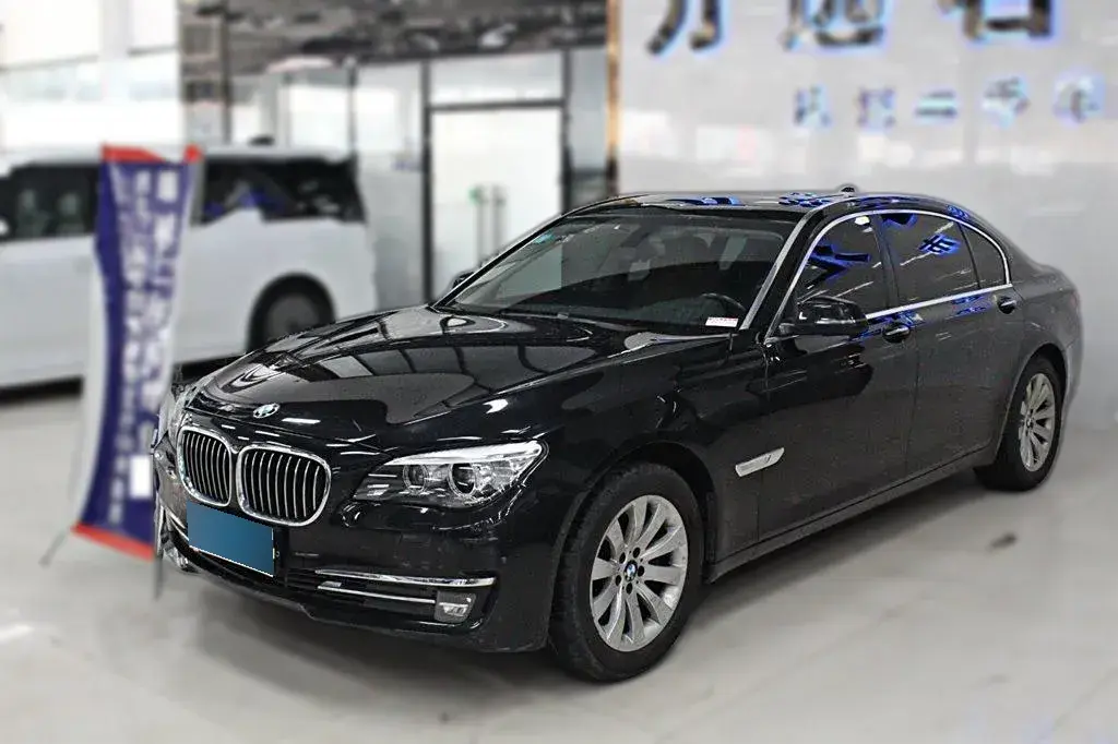 2013 BMW 7 Series 3.0L 258HP L6 8AT