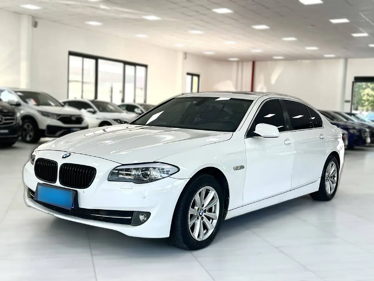 2012 BMW 5 Series 2.5L 204HP L6 8AT