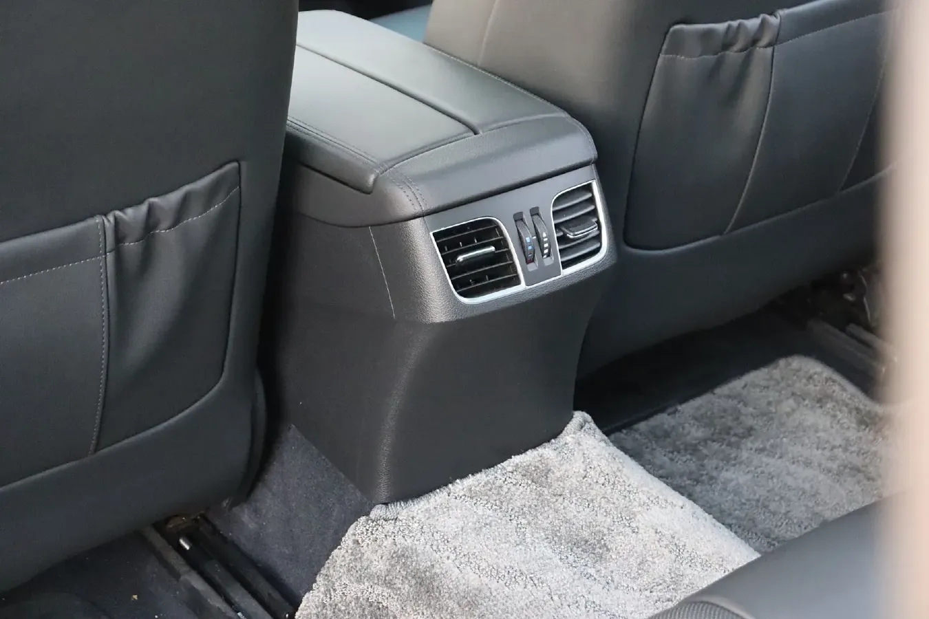 2015 Hyundai Cenesis 3.0L 257HP V6 8AT,autocango,china used car exporter,china ev exporter,chinese used car exporter,chinese used ev exporter