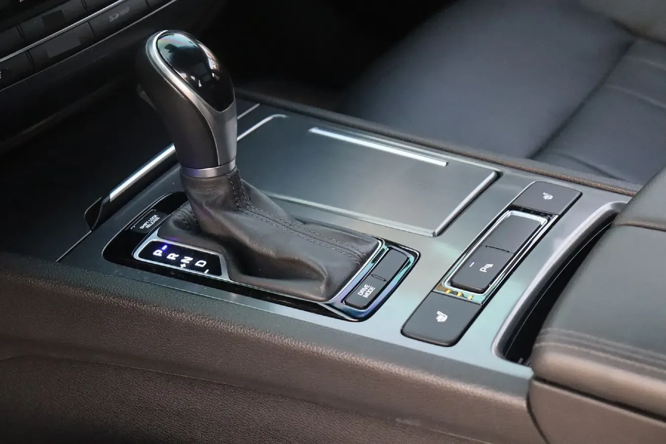 2015 Hyundai Cenesis 3.0L 257HP V6 8AT,autocango,china used car exporter,china ev exporter,chinese used car exporter,chinese used ev exporter