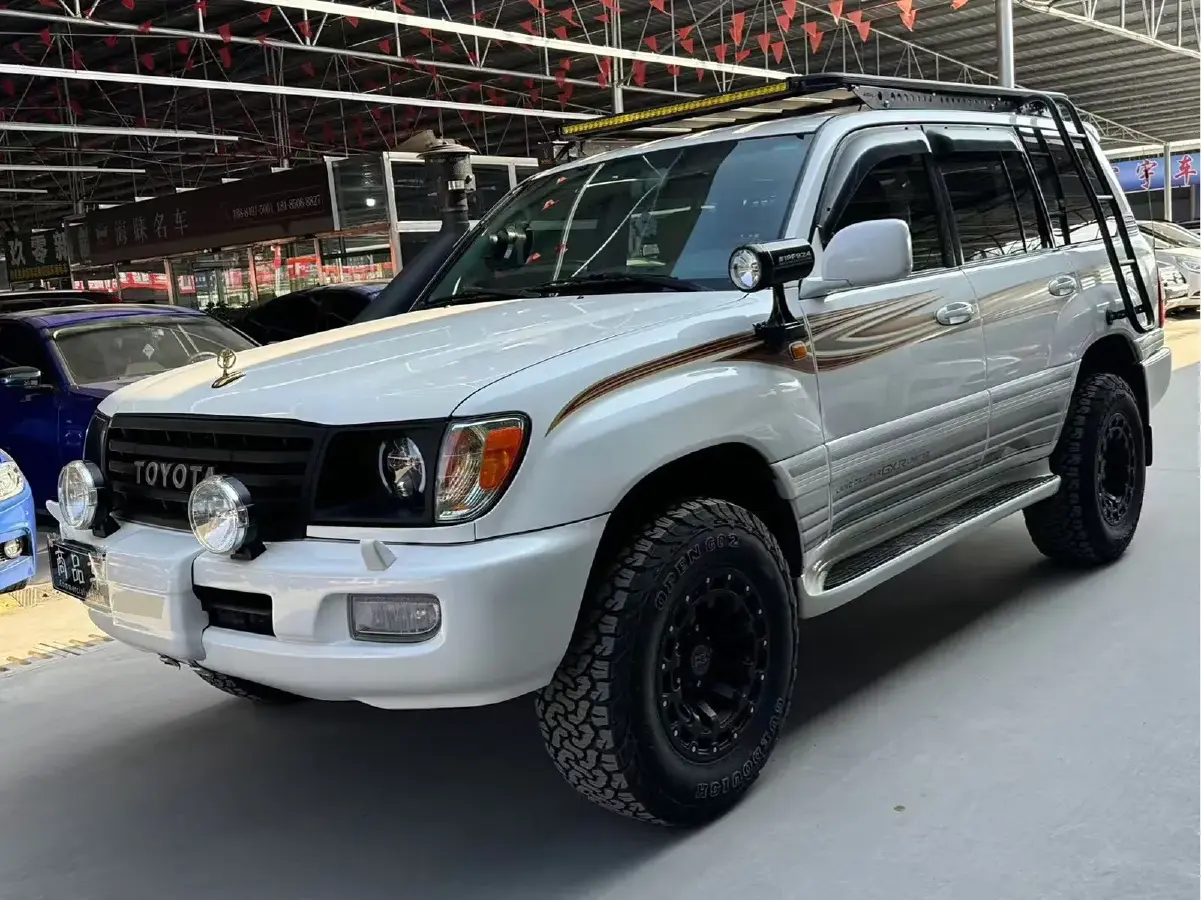 2005 Toyota Land Cruiser 4.5L 211HP L6 4AT