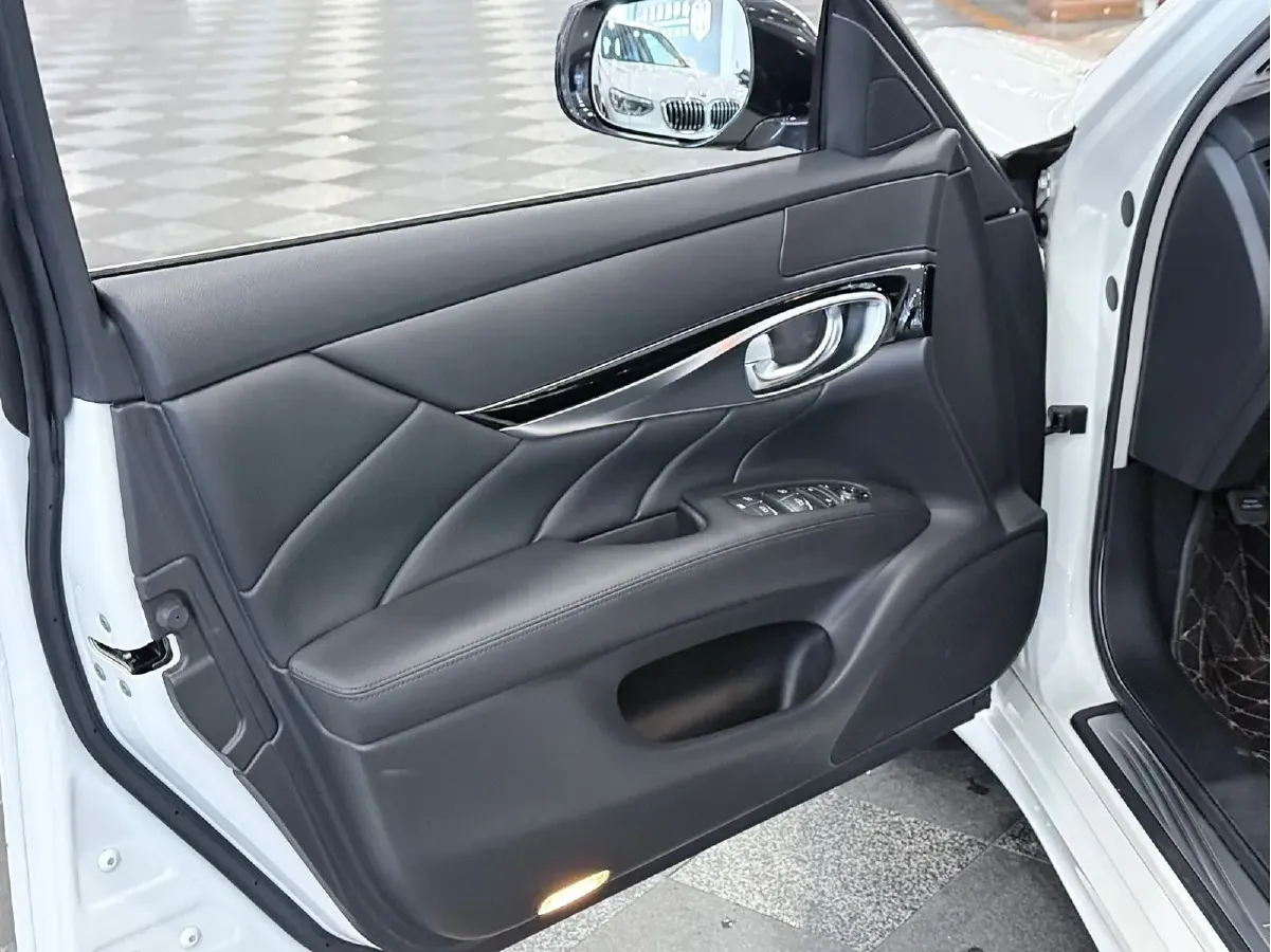 2017 Infiniti Q70 2.5L 222HP V6 7AT,autocango,china used car exporter,china ev exporter,chinese used car exporter,chinese used ev exporter