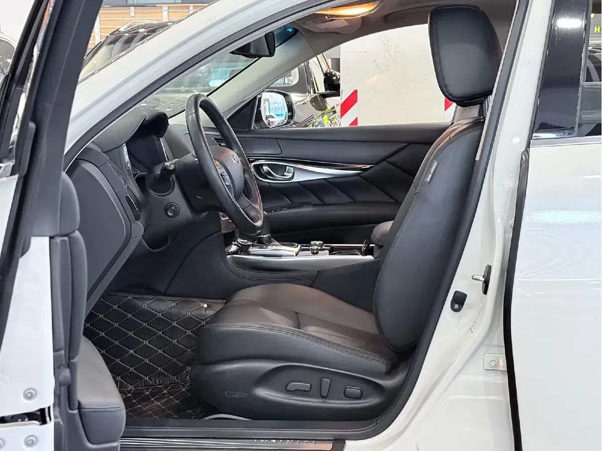 2017 Infiniti Q70 2.5L 222HP V6 7AT,autocango,china used car exporter,china ev exporter,chinese used car exporter,chinese used ev exporter