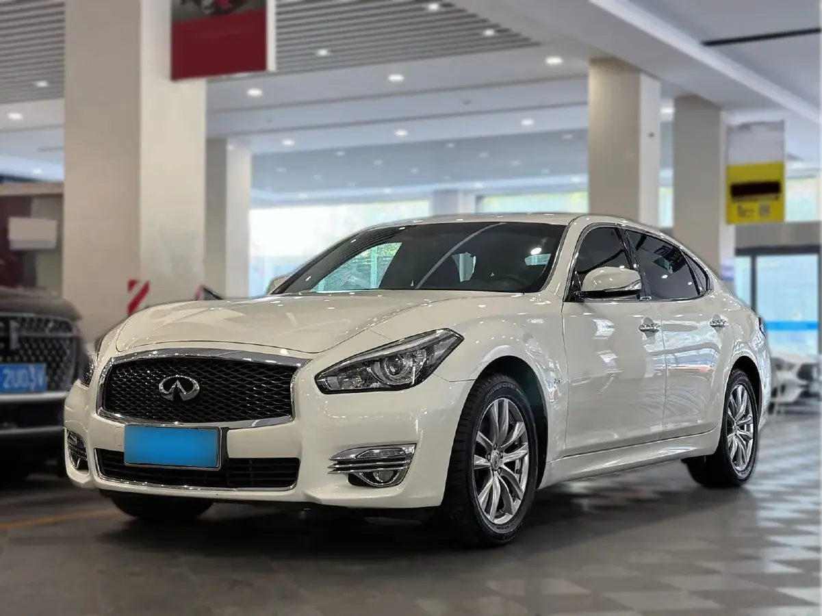 2017 Infiniti Q70 2.5L 222HP V6 7AT