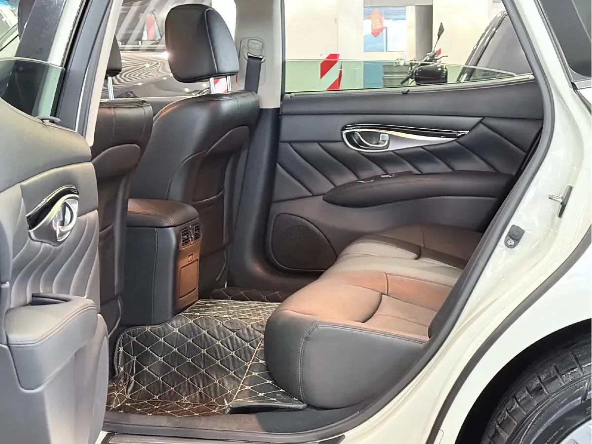 2017 Infiniti Q70 2.5L 222HP V6 7AT,autocango,china used car exporter,china ev exporter,chinese used car exporter,chinese used ev exporter