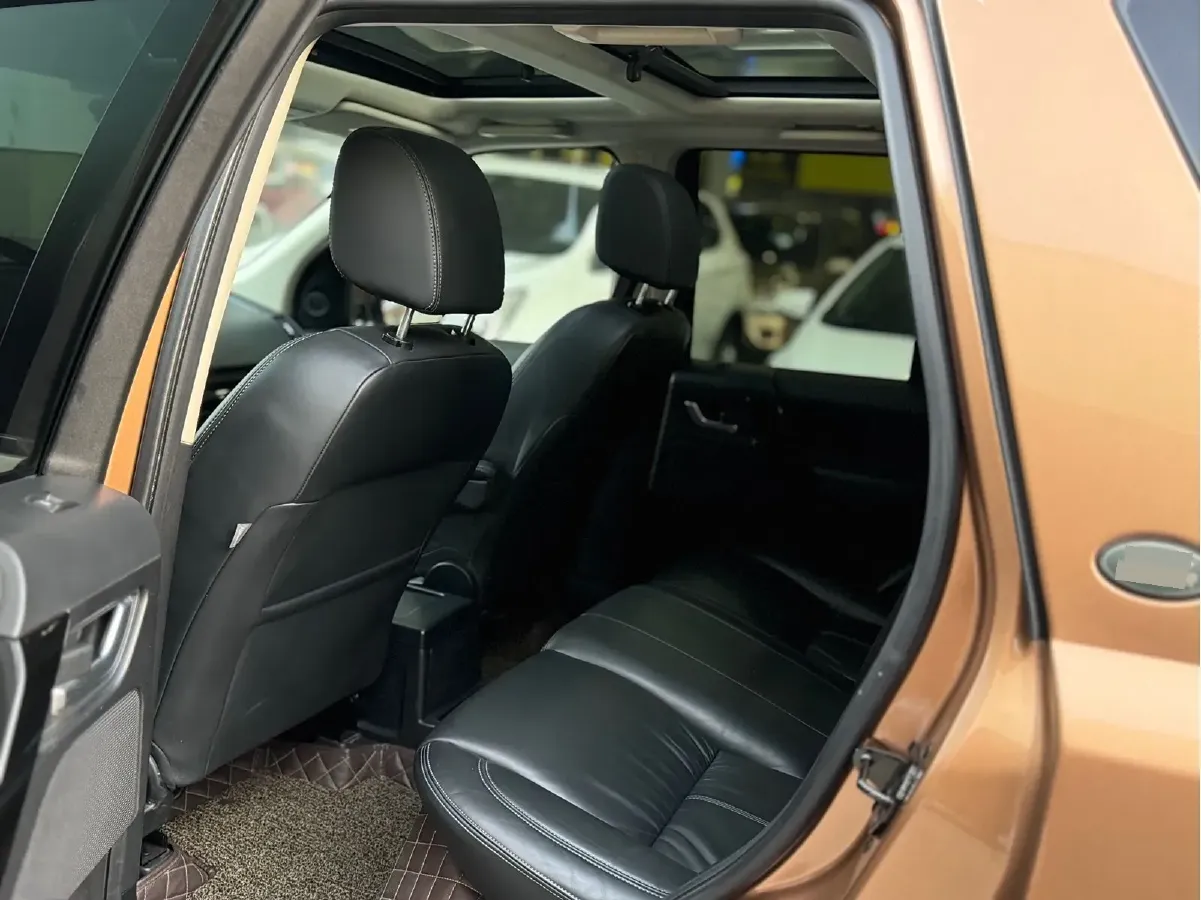 2015 Land Rover Freelander 2 2.0T 240HP L4 6AT,autocango,china used car exporter,china ev exporter,chinese used car exporter,chinese used ev exporter