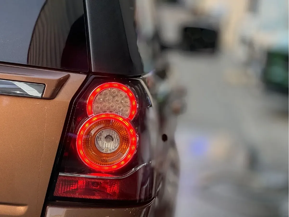 2015 Land Rover Freelander 2 2.0T 240HP L4 6AT,autocango,china used car exporter,china ev exporter,chinese used car exporter,chinese used ev exporter