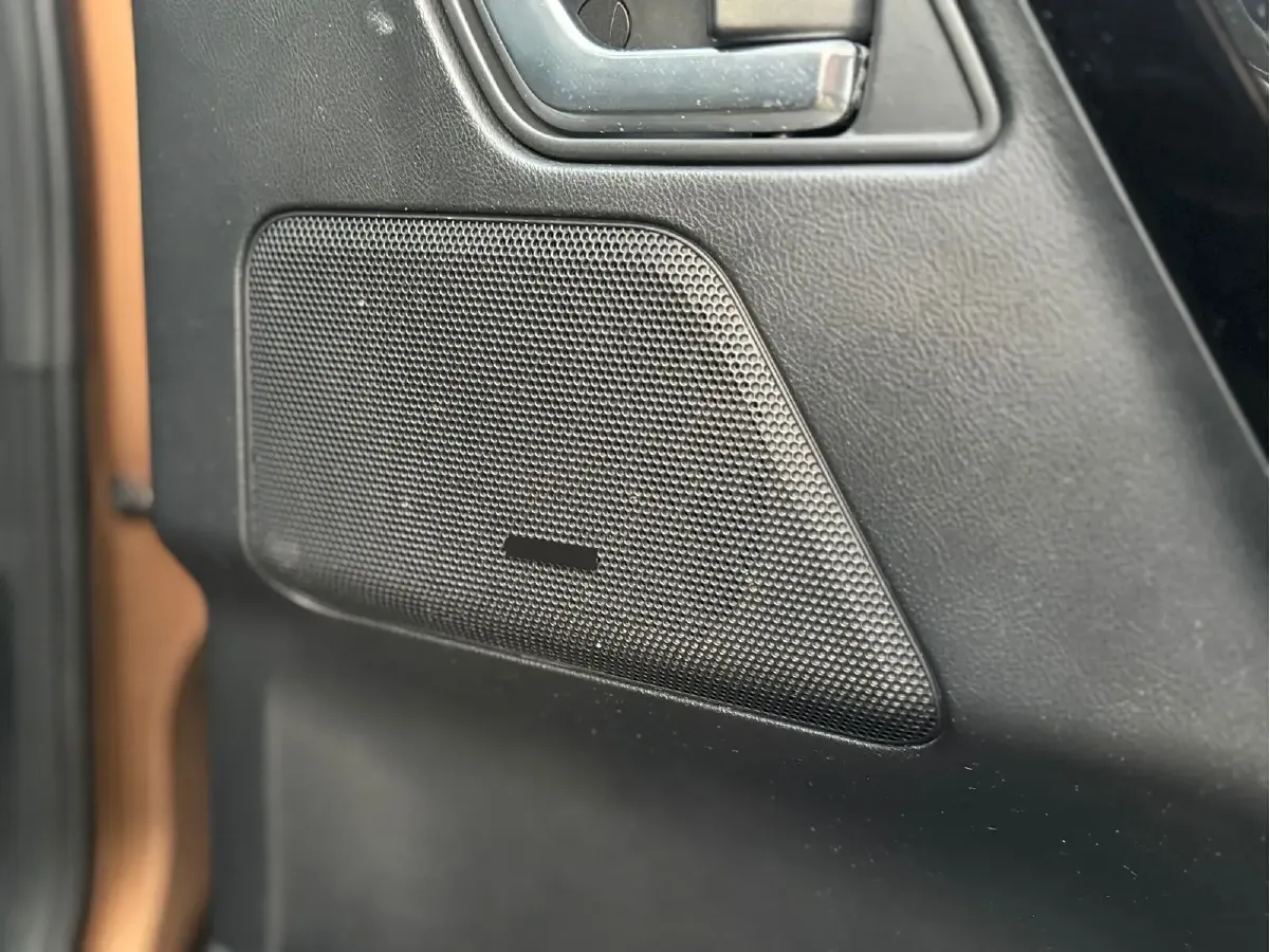 2015 Land Rover Freelander 2 2.0T 240HP L4 6AT,autocango,china used car exporter,china ev exporter,chinese used car exporter,chinese used ev exporter