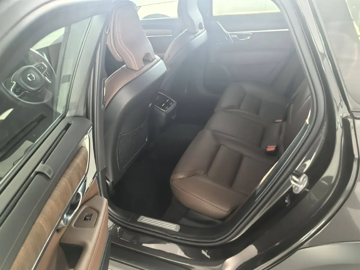 2024 Volvo V90 2.0T 250HP L4 8AT,autocango,china used car exporter,china ev exporter,chinese used car exporter,chinese used ev exporter