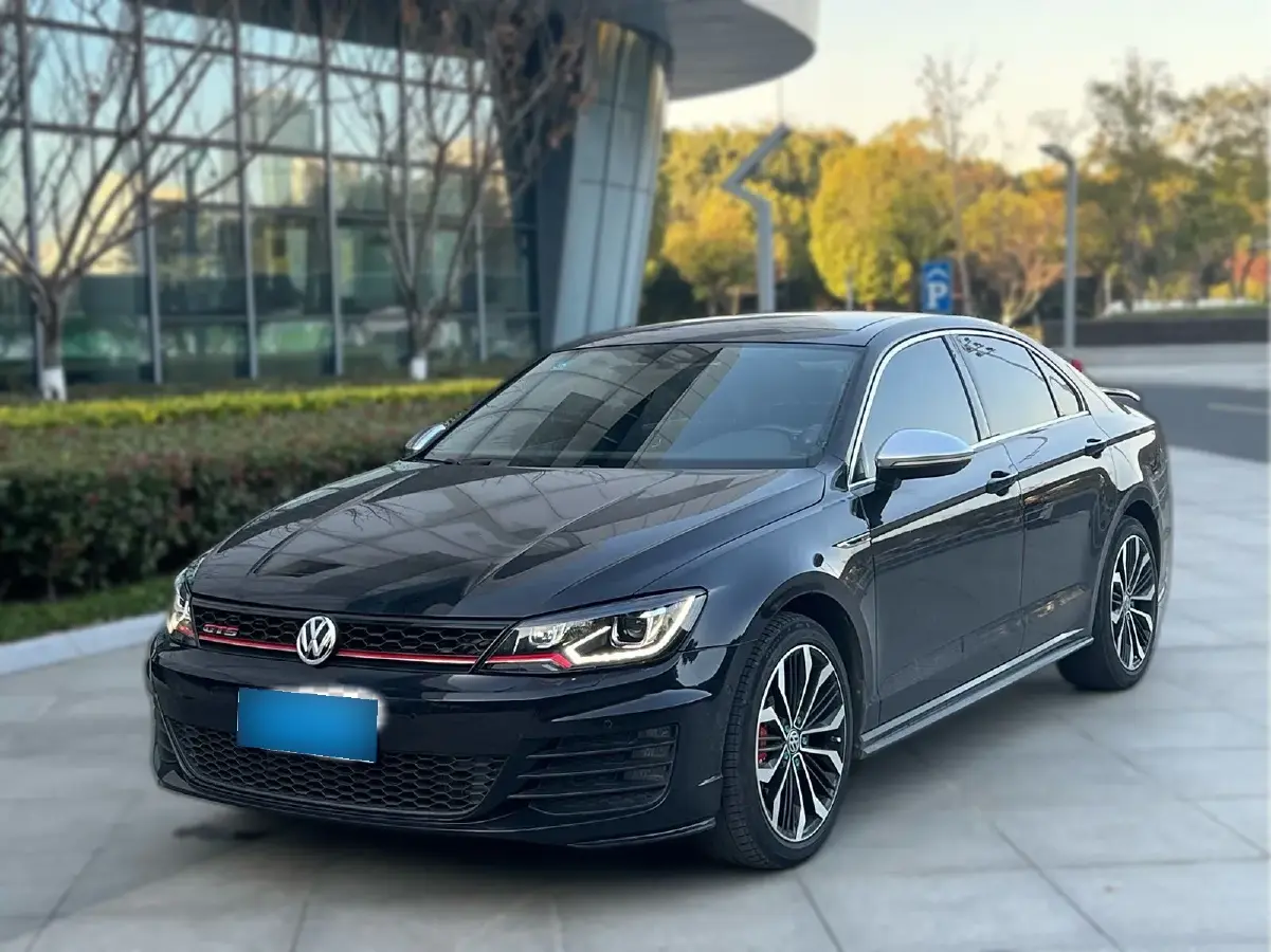 2017 Volkswagen Lamando 2.0T 220HP L4 7DCT