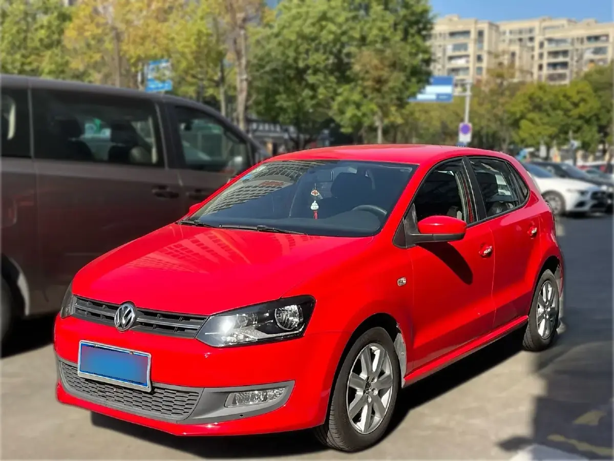 2013 Volkswagen Polo 1.4L 86HP L4 6AT